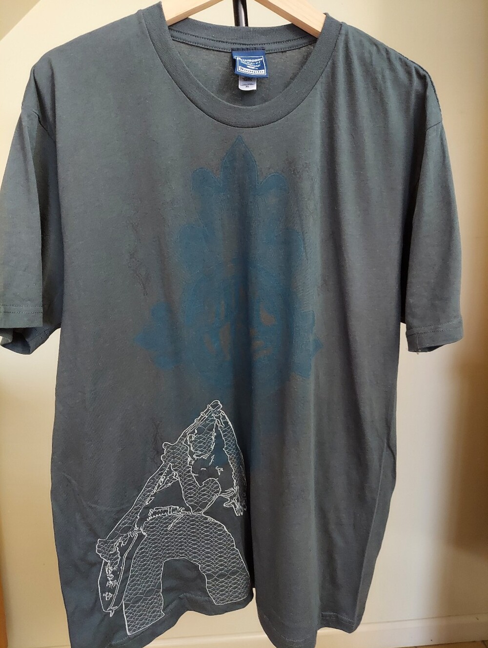 Paramount Apparel Men's Dark Gray Guitar Player Graphic Crew Neck T-Shirt Cotton